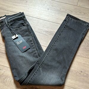 Women’s size 28 Levi jeans